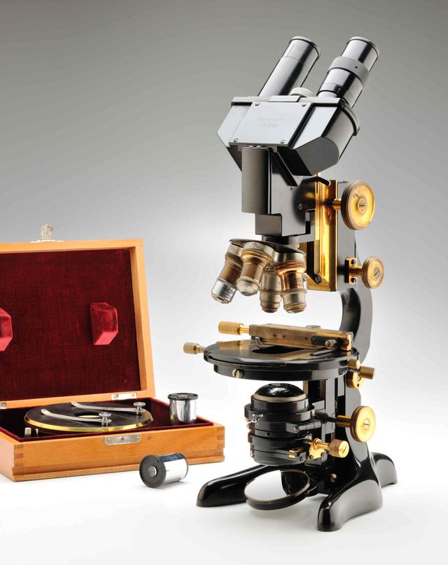 Historisches Mikroskop