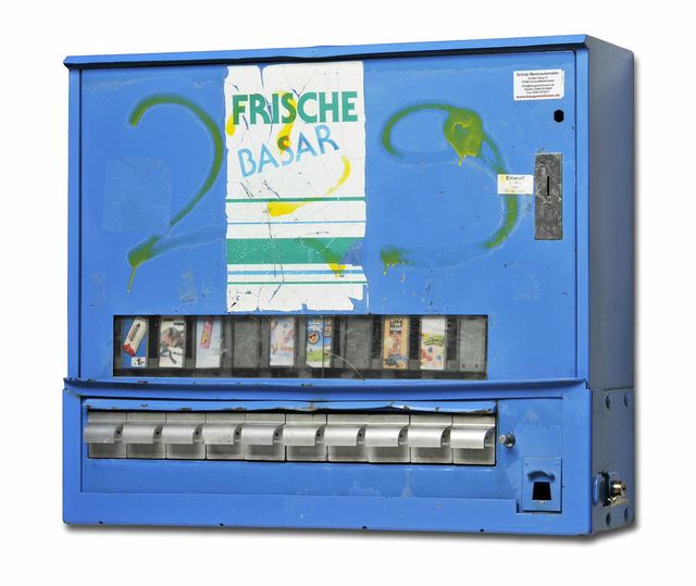 Alter Kaugummiautomat mit der Aufschrift Frische-Bazar