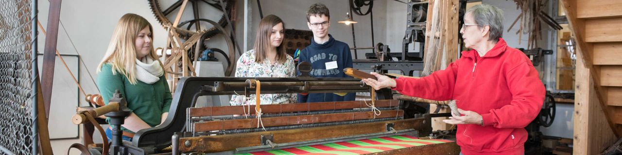 Foto eines mechanischen Webstuhls im Technoseum