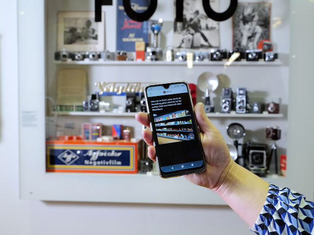 Smartphone zeigt die App Actionbound, mit der man eine digitale Schnitzeljagd machen kann